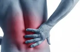 કમરના દુખાવાના મુખ્ય કારણો અને ઘરેલું ઉપાય.