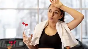 હાઇડ્રેશન અને કસરતનું પ્રદર્શન.