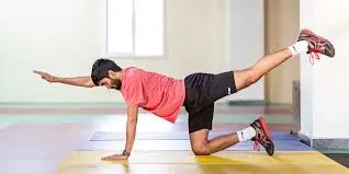 બેડમિન્ટન ખેલાડીઓ માટે ખભાની કસરતો.