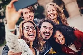 સોશિયલ મીડિયાના યુગમાં 'સેલ્ફી એલ્બો' જેવી નવી બીમારીઓ.