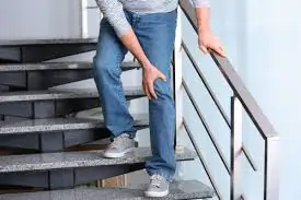 પગની ઘૂંટી (Ankle) ના ફ્રેક્ચર પછી પગથિયાં ચડવા અને ઉતરવાની પ્રેક્ટિસ કેવી રીતે કરવી?