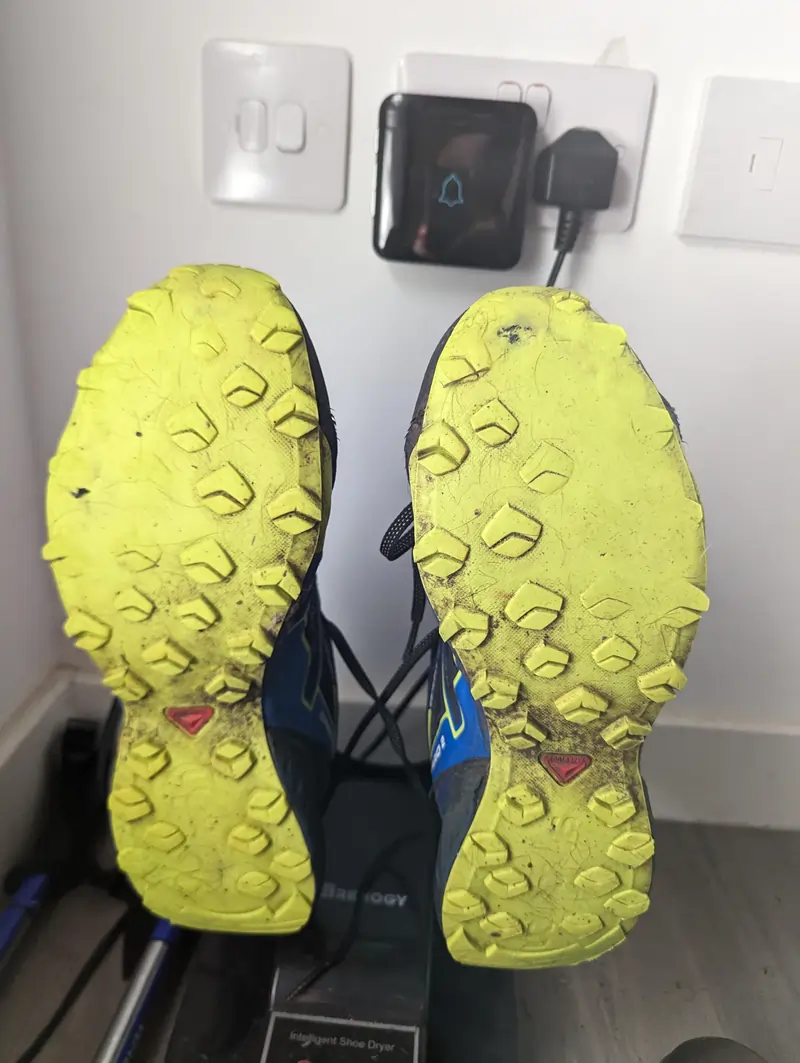 પગરખાં (Footwear) નું સોલ એક બાજુથી ઘસાઈ જતું હોય તો કઈ ફિઝિયોથેરાપીની જરૂર છે?