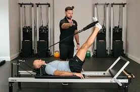 પિલાટેસ (Pilates) અને ફિઝિયોથેરાપી: કોર સ્ટ્રેન્થ વધારવા માટે બંનેનો સમન્વય.