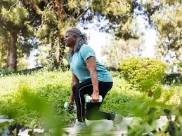 હાડકાંને પોચા પડતા (Osteoporosis) અટકાવવા કયા પ્રકારની વજન ઉપાડવાની (Weight-bearing) કસરતો કરવી?