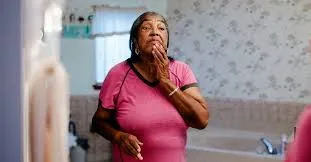 બેલ પાલ્સી (મોઢાનો લકવો): અરીસા સામે બેસીને કરવાની ફેશિયલ એક્સરસાઇઝ.