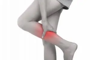 બેઠા-બેઠા પગ હલાવવાની આદત (Restless Leg Syndrome) અને તેનું ન્યુરોલોજીકલ કારણ.