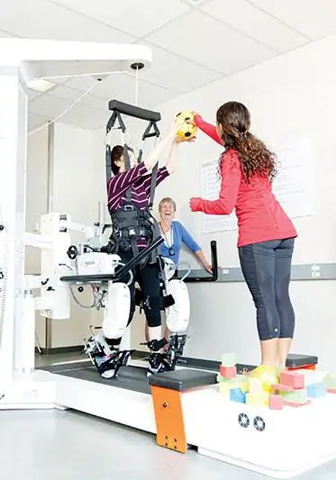 રોબોટિક ગેટ ટ્રેનિંગ (Robotic Gait Training): લકવાના દર્દીઓ માટે ટેકનોલોજીનું વરદાન.