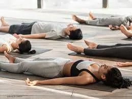 શવાસન (Shavasana): વર્કઆઉટ પછી મસલ રિકવરી માટે માનસિક અને શારીરિક આરામ.