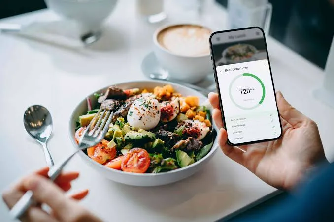 કેલરી ડેફિસિટ (Calorie Deficit) શું છે અને તે વજન ઘટાડવામાં કેવી રીતે કામ કરે છે?