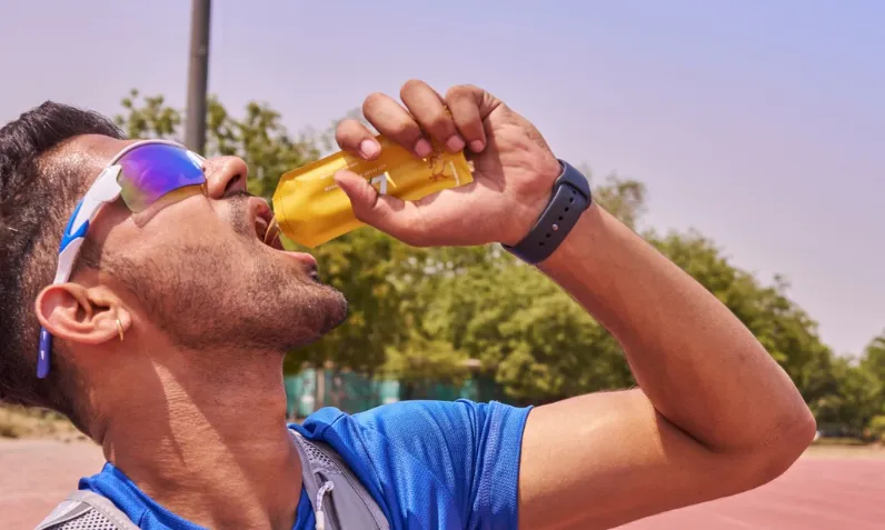 પાણી પીવાની સાચી રીત (Hydration) અને સ્નાયુઓના ગોટલા (Cramps) થી બચાવ.