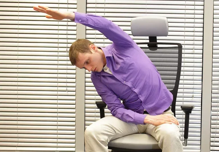 ખુરશીમાં બેસીને કરી શકાય તેવી (Chair Yoga/Exercises) સુરક્ષિત કસરતો.