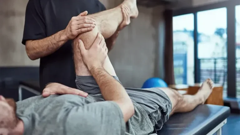 પેરાલિસિસ (Paralysis) ના દર્દીઓ માટે પથારીમાં જ કરાવાતી પેસિવ કસરતો.